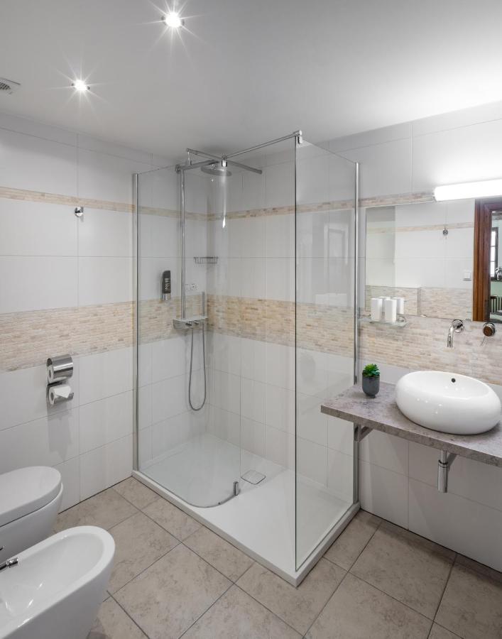 פראג Hotel Aurus By Adrez מראה חיצוני תמונה