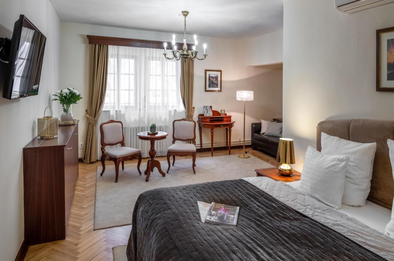 פראג Hotel Aurus By Adrez מראה חיצוני תמונה