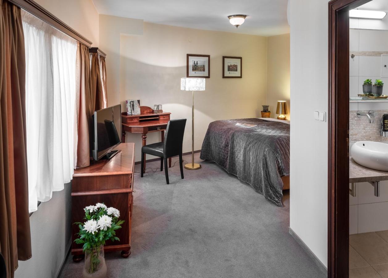 פראג Hotel Aurus By Adrez מראה חיצוני תמונה