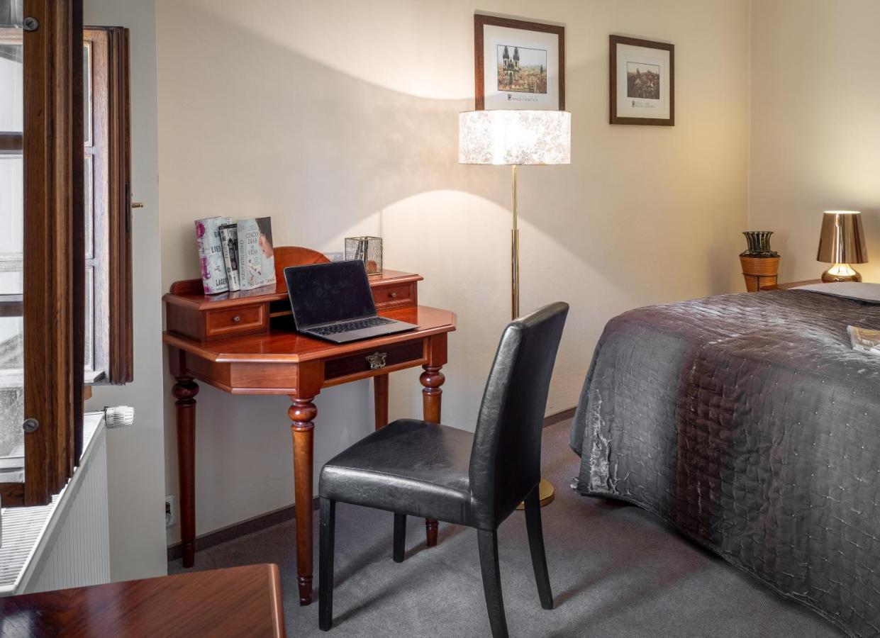 פראג Hotel Aurus By Adrez מראה חיצוני תמונה