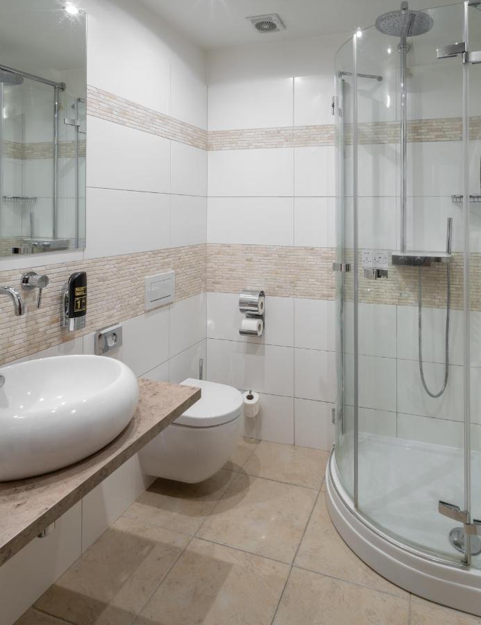 פראג Hotel Aurus By Adrez מראה חיצוני תמונה