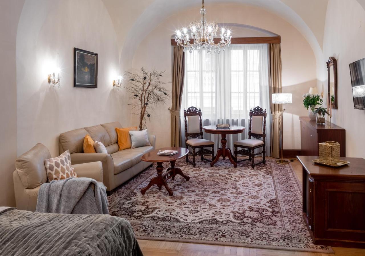 פראג Hotel Aurus By Adrez מראה חיצוני תמונה