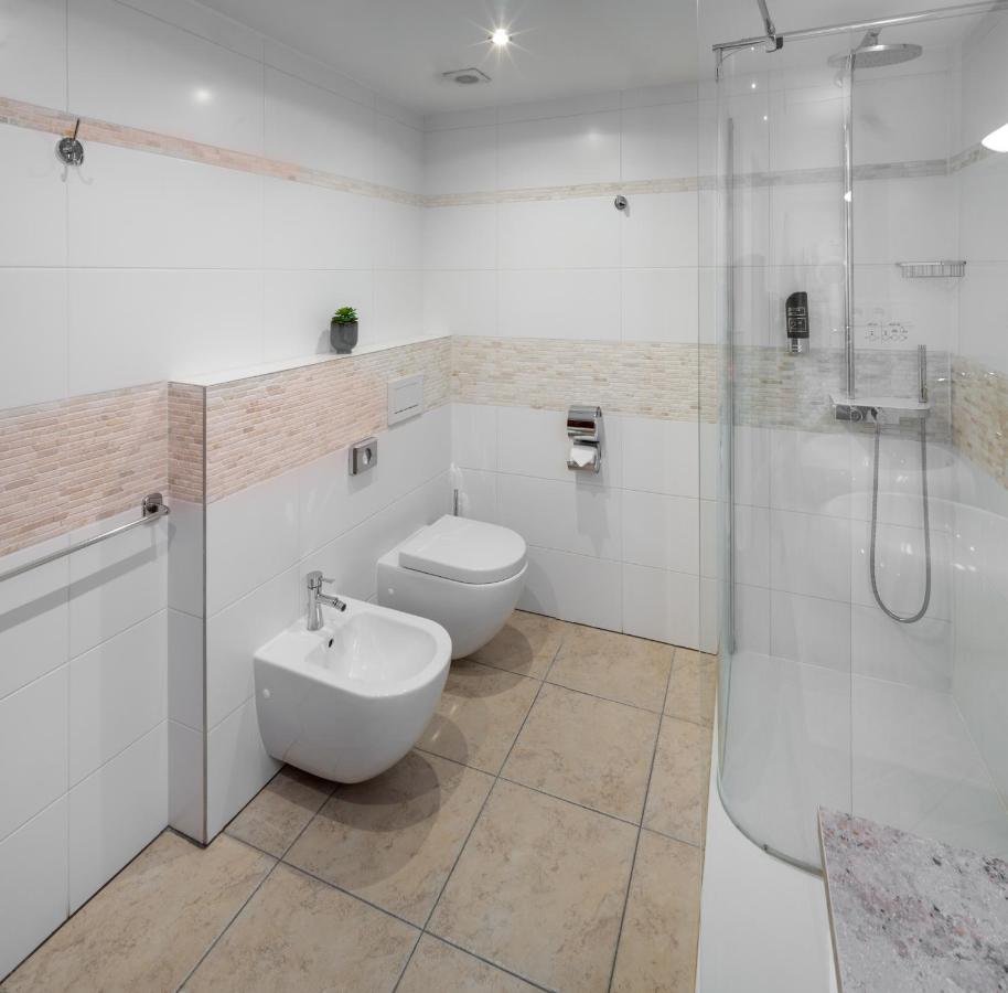 פראג Hotel Aurus By Adrez מראה חיצוני תמונה