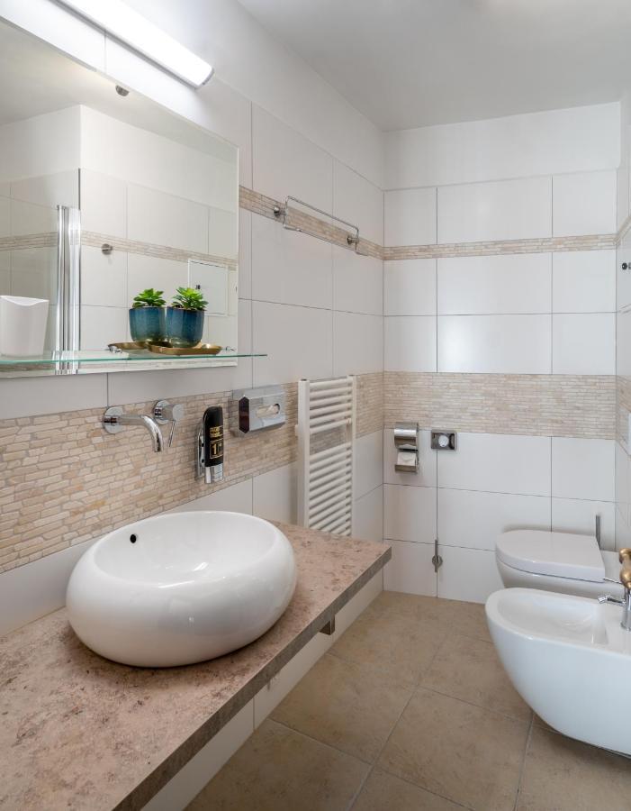 פראג Hotel Aurus By Adrez מראה חיצוני תמונה