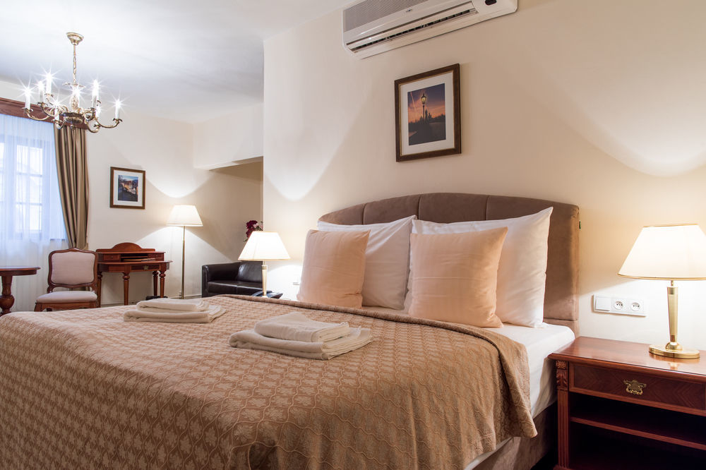 פראג Hotel Aurus By Adrez מראה חיצוני תמונה