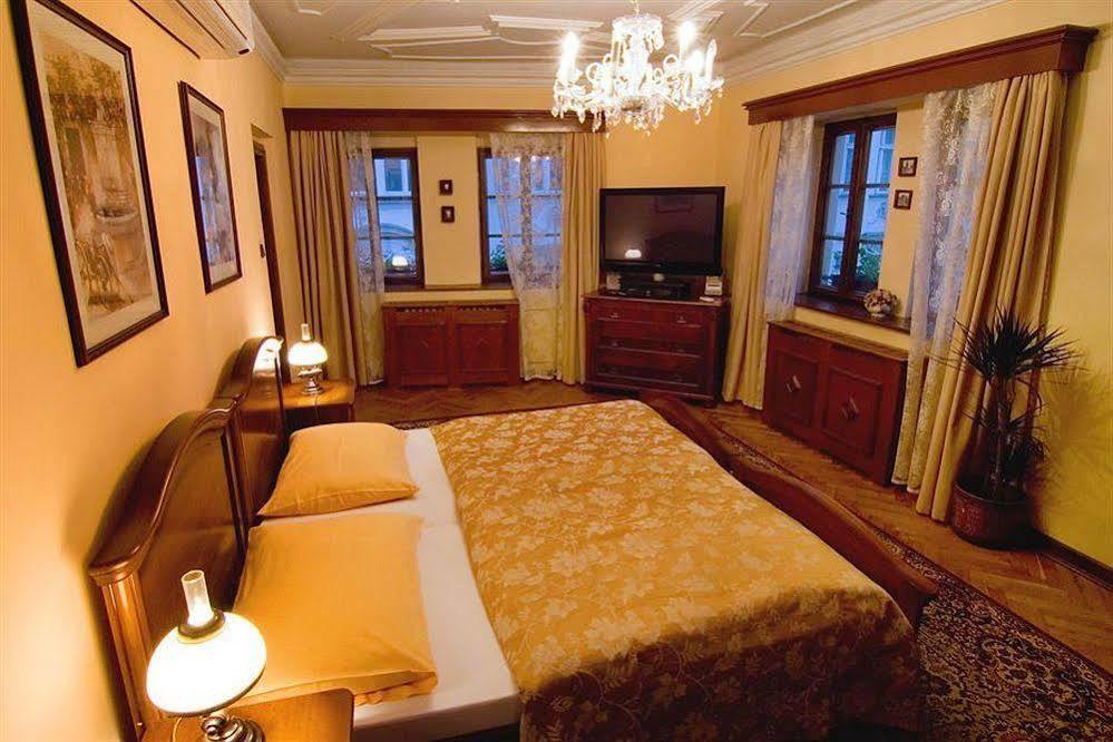 פראג Hotel Aurus By Adrez מראה חיצוני תמונה