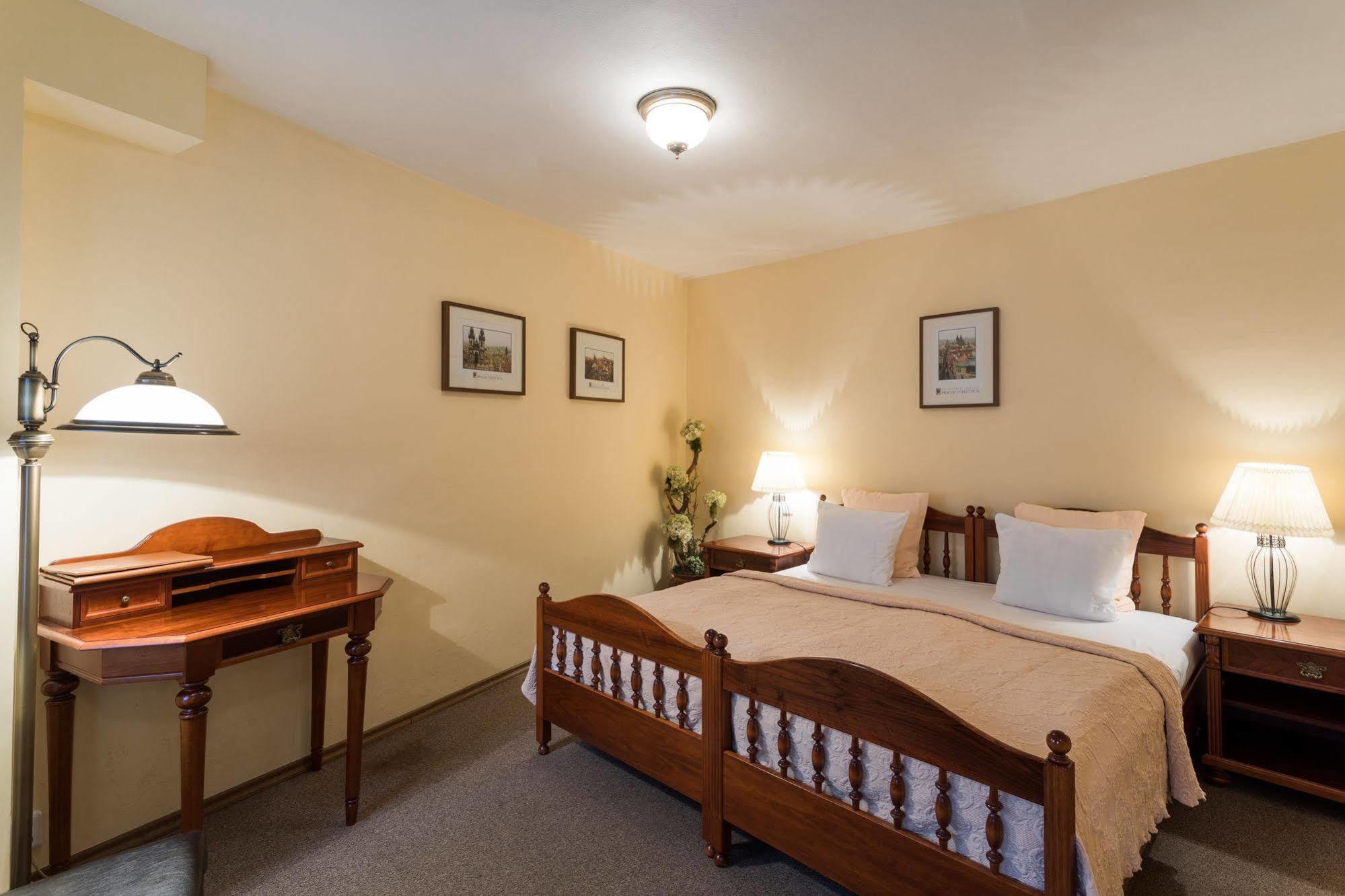 פראג Hotel Aurus By Adrez מראה חיצוני תמונה